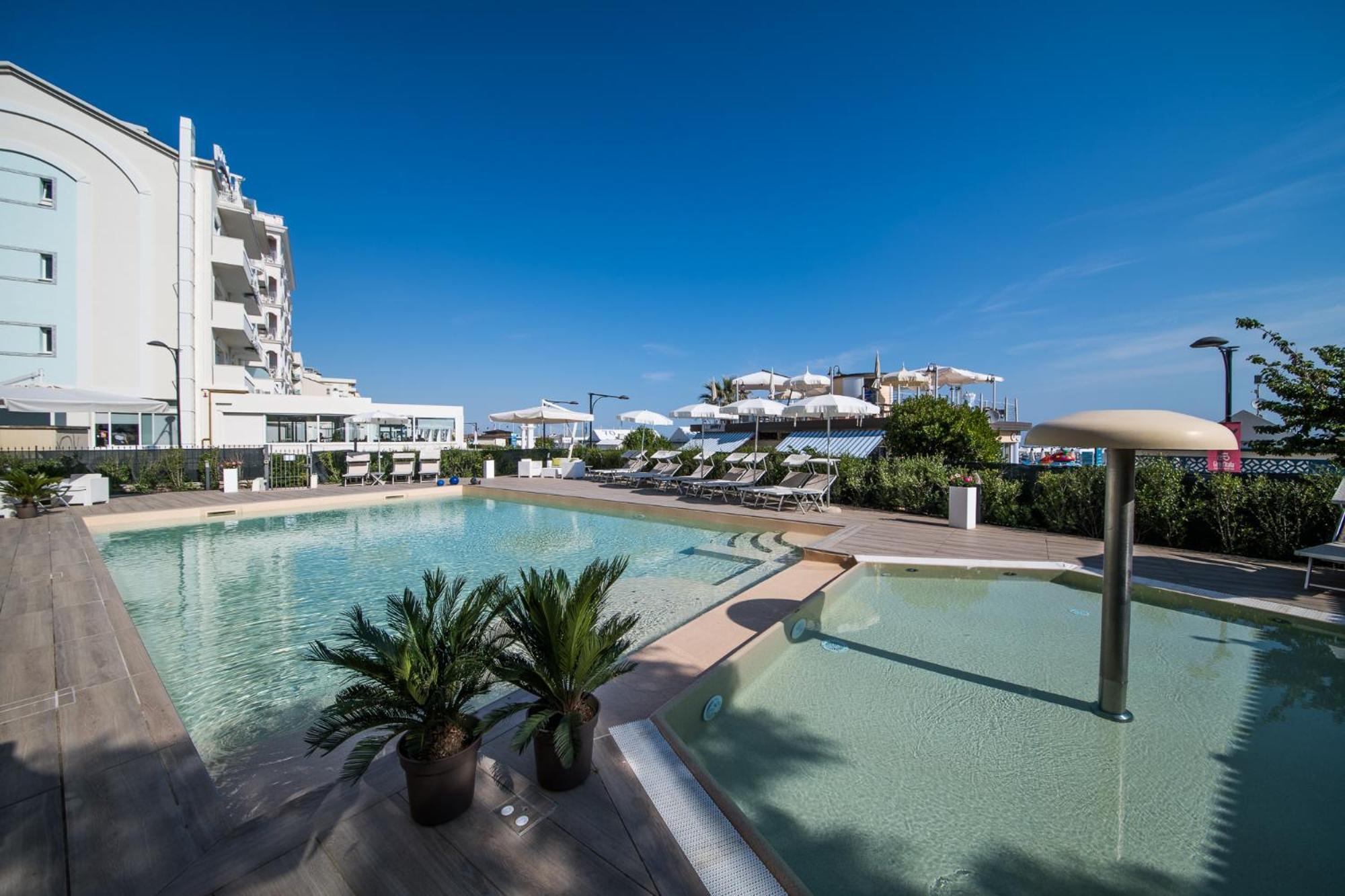 Appartamenti Diffusi Di Villa Fiorita Con Accesso Alle Piscine Della Struttura Principale Cattolica Eksteriør bilde
